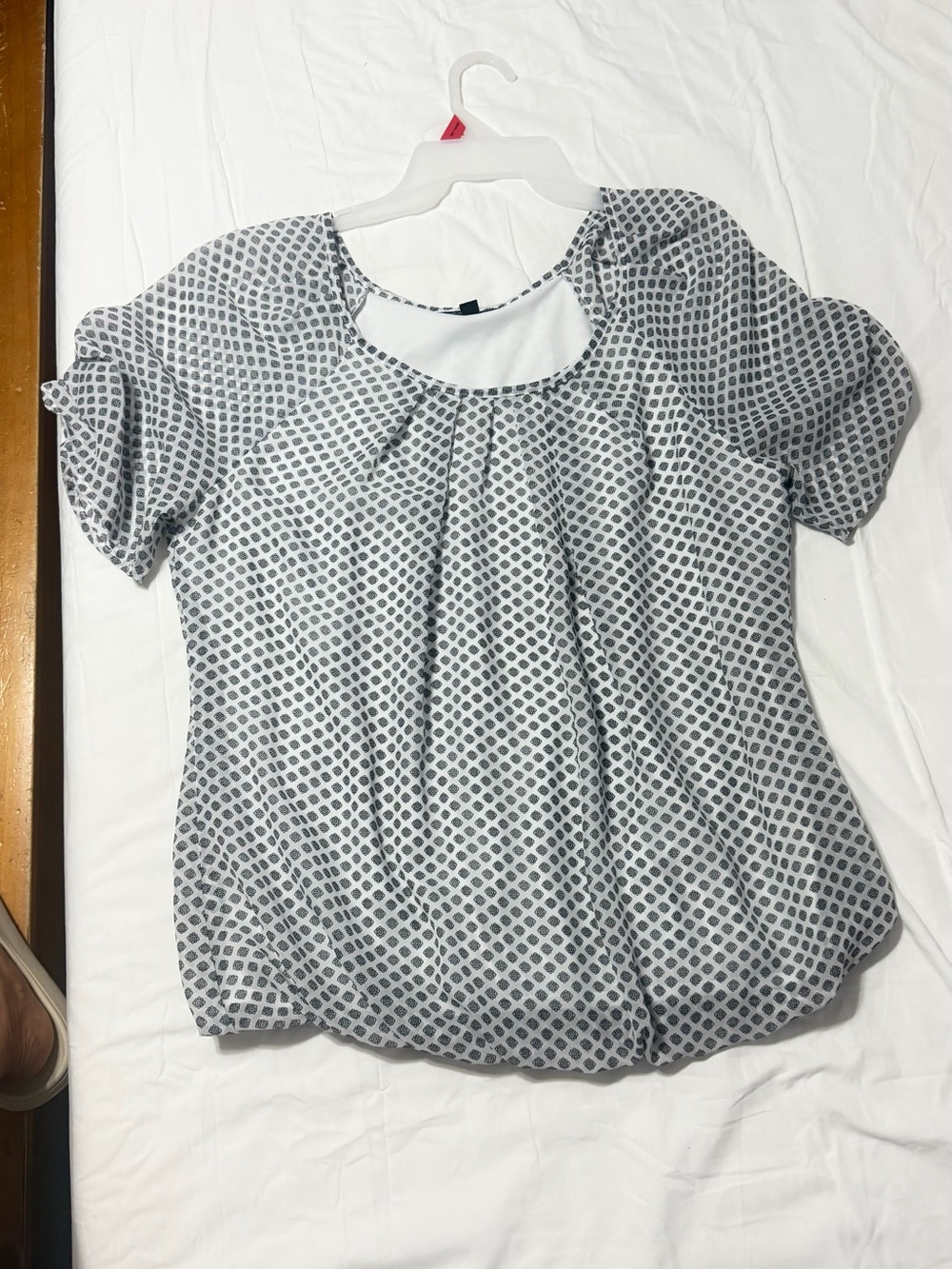 Sara Michelle White and Navy Geometric Short Sleeve Blouse